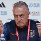 Fotografía de archivo en la que se registró al seleccionador del equipo nacional masculino de fútbol de Ecuador, el argentino Gustavo Alfaro, en Doha (Qatar).