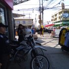 La Policía mantiene la vigilancia en diversos puntos comerciales, este 7 de diciembre.