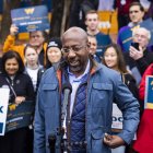 El demócrata Raphael Warnock participa en un evento en Norcross, Georgia (EE.UU.), este 6 de diciembre de 2022. EFE/EPA/Jim Lo Scalzo