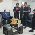 Fotografía cedida por la Oficina de Administración de Justicia que muestra al destituido presidente peruano Pedro Castillo junto a su ex primer ministro Anibal Torres