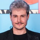 El artista de 26 años compara lo que le ha vivido con el hábito de haber fumado toda la vida.