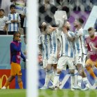 Jugadores de Argentina celebran un gol de Messi ante Países Bajos