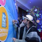 Apoyo. José Antonio Maeso firma en respaldo a la iniciativa.