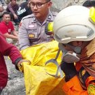 Equipos de rescate tras la explosión en una mina de carbón en Indonesia. EFE/EPA/BASARNAS