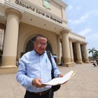 Situación. Bryon Moya logró reunirse con la Senescyt para recibir respuesta, pero no le dieron solución.