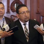 Situación. Virgilio Saquicela compartió la indignación de los demás asambleístas por las disculpas públicas.