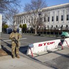 Miembros de la Guardia Nacional afuera del Capitolio, en Washington, en una fotografía de archivo. EFE/EPA/Shawn Thew