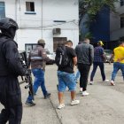 Junior Roldán, alias JR, cabecilla de Los Choneros, fue liberado gracias a la prelibertad otorgada por un juez. La Policía Nacional lo capturó otra vez en delito flagrante.