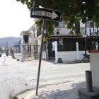 Señalética en mal estado entre las calles Jiguas y avenida Primera de Urdesa.
