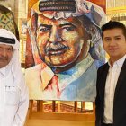 Franz del Castillo junto a Sheikh Faisal Bin Qassim Al Thani, en el museo FBQ de Qatar, donde expuso 150 obras ecuatorianas.