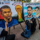En Bombay, India, hinchas viven intensamente la final del Mundial.