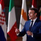 El presidente de Francia en uno de los últimos actos oficiales previo a viajar a Qatar.