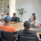 Mientras se dilucida la vocalía de los trabajadores, Richard Gómez (d) busca sumar apoyos.