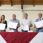 Encuentro. Las autoridades participaron a la firma del convenio.