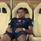 Kylian Mbappe, tras perder la final del Mundial de Fútbol Qatar 2022 entre Argentina y Francia en el estadio de Lusail (Qatar).