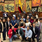 Registro. Legisladores que acudieron al pleno de la Asamblea registraron su presencia con una foto, tras no instalarse la sesión por la ausencia de sus colegas.