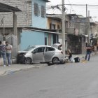 Guayaquil. El automóvil, tras el impacto de la mañana de ayer.