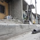 Guayaquil. Una zapatilla, que pertenecería al joven, quedó en el sitio.