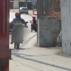 Los motociclistas no respetan el espacio público y nadie los controla.