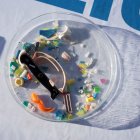 Muestra de microplásticos marinos.