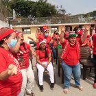 Evento. Las mujeres se emocionaron con el show de los artistas.