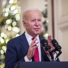 El presidente de los Estados Unidos, Joe Biden, pronuncia un discurso navideño desde la Casa Blanca en Washington.
