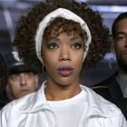 La actriz británica Naomi Ackie en su papel de Whitney Houston.