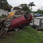 Versión. Según testigos, el carro perdió pista por exceso de velocidad.