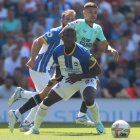 El futbolista del Brighton es deseado por exjugadores del Arsenal.