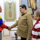 La deportista venezolana en su visita oficial con Maduro.