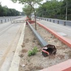 Hecho. La luminaria está en el parterre.