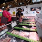 Oferta. La variedad de carnes es el atractivo de estos locales.