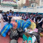 En el patio del plantel se convirtió en una zona de acopio de los obsequios que los estudiantes iban a entregar.