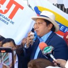 Richard Gómez realizó un plantón en los exteriores de la matriz de la dirección general del Seguro Social.