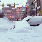 La ciudad de Buffalo en el estado de Nueva York, quedó prácticamente bajo la nieve.