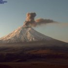 El Servicio de Riesgos indicó que el volcán está siendo monitorizado por su actividad.