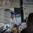 El anuncio llega en un momento en el que el Gobierno chino está desmantelando su política de "cero covid", lo que ha provocado la propagación del virus entre la población. Foto de archivo. /Alex Plavevski