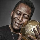 El astro brasileño en una de las postales más icónicas de la revista France Football.