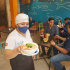 Pepe3. Un ceviche de camarón con maní y aguacate es uno de los platos preferidos.