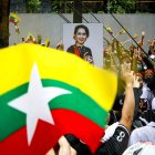Imagen de archivo de una manifestación de simpatizantes de la derrocada líder birmana Aung San Suu Kyi. /DIEGO AZUBEL