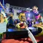 Cuenca. Varios de los concursantes ya tienen dispuestos sus monigotes para lo que será la elección de esta noche en la capital azuaya.