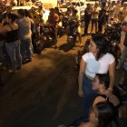 Babahoyo. La exnovia del agente fallecido lloraba frente al hospital.