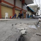 Vereda en mal estado en las calles 6 de Marzo y Letamendi