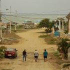 Playas. Así permanecen la mayoría de accesos a las playas de General Villamil. Hay tierra y, en cada invierno, lodo. Piden que haya un plan de regeneración.