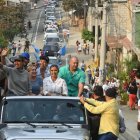 Jornada. Pese a que la campaña electoral arranca hoy, Viteri ha participado en recorridos por varios sectores junto con candidatos a concejales.