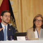 El titular del BCE, Guillermo Avellán, y la subgerente de Programación y Regulación de la Entidad, Gabriela Córdova, este 3 de enero de 2023.