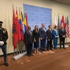 El embajador Pérez (primero de la derecha) posa junto a los otros pares que integran el Consejo de Seguridad.