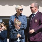 Charlene de Mónaco con su familia.