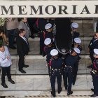 El ataúd del exfutbolista Pelé, llegando en el cementerio Memorial Necrópolis Ecuménico, en la ciudad de Santos, Sao Paulo (Brasil).