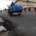 La falta de tapas de alcantarilla preocupa a los residentes